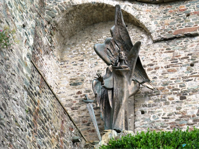 Estatua de San Michele
